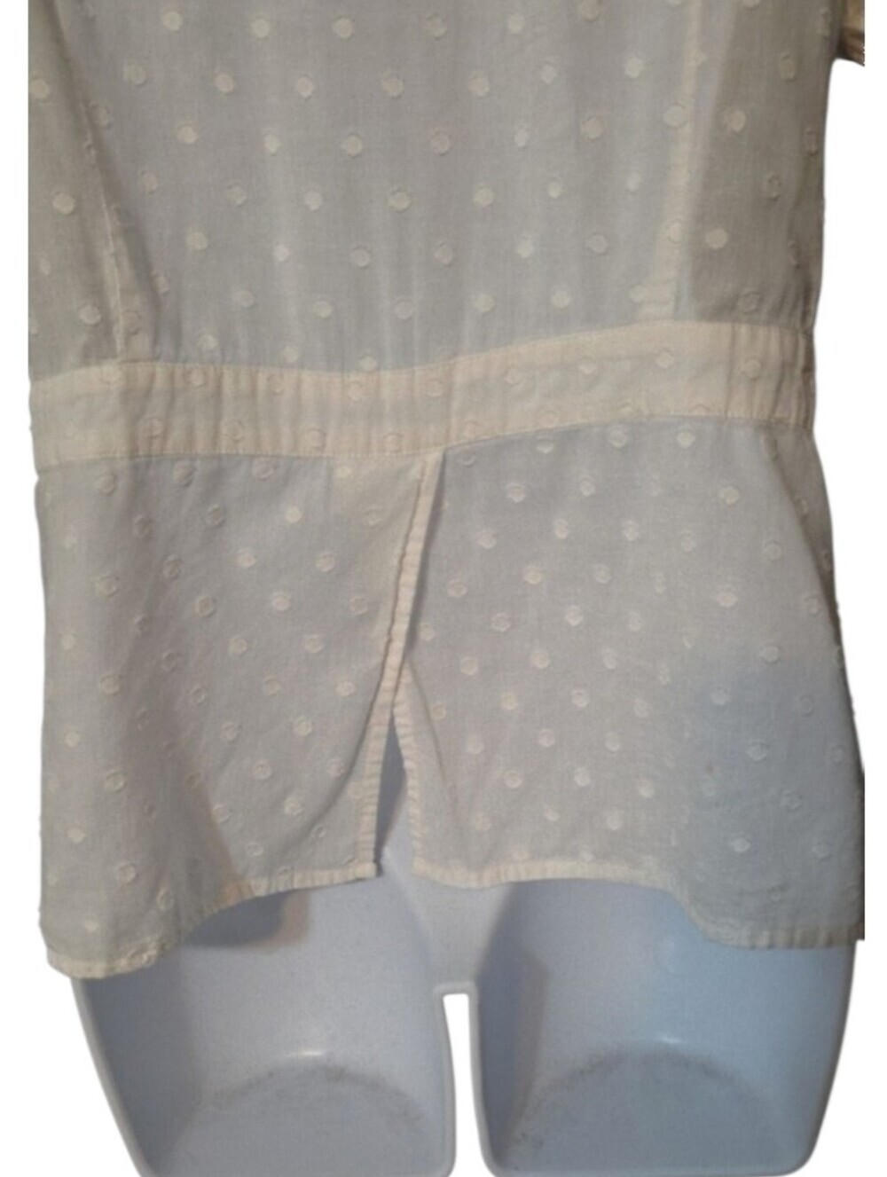 Alexandra Bartlett White Dot-Embossed Short Sleeve Button Up Top - Picture 5 of 7